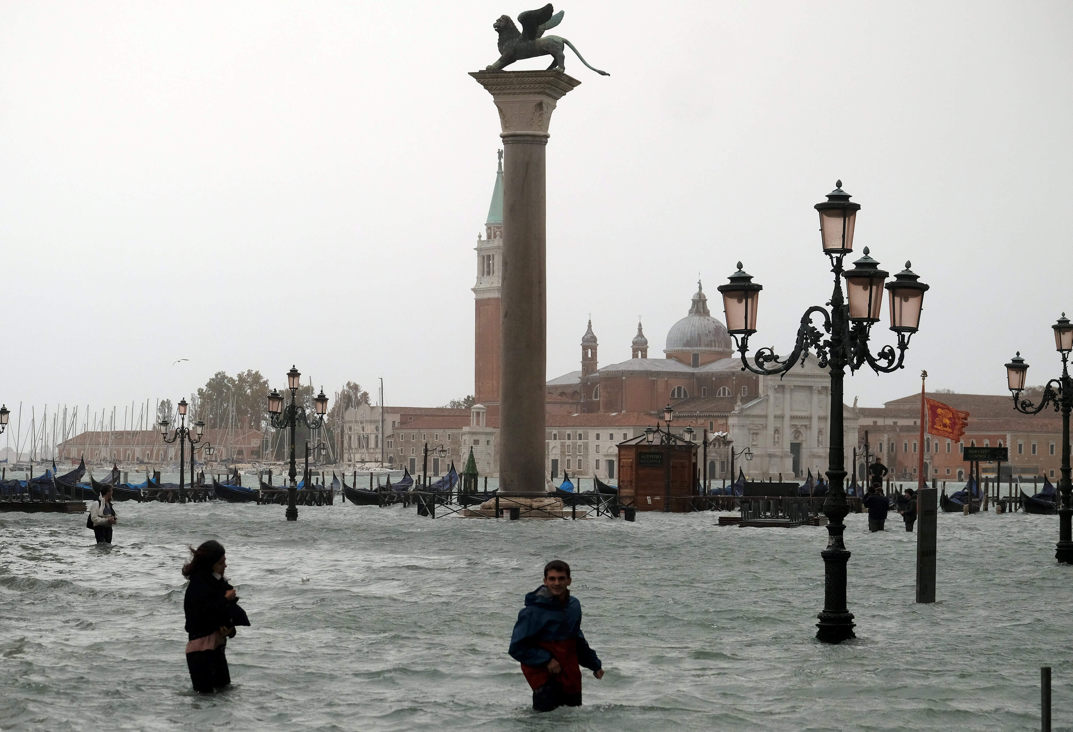 Suman seis muertos por inundaciones en Venecia