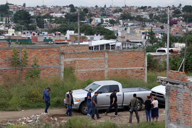 Hallan dos fosas clandestinas y 10 cuerpos en Tonalá, Jalisco