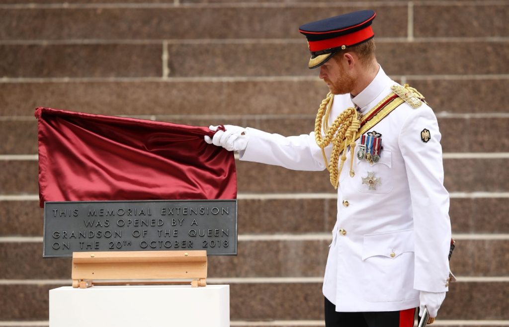 Duques de Sussex inauguran ampliación de un memorial militar en Australia