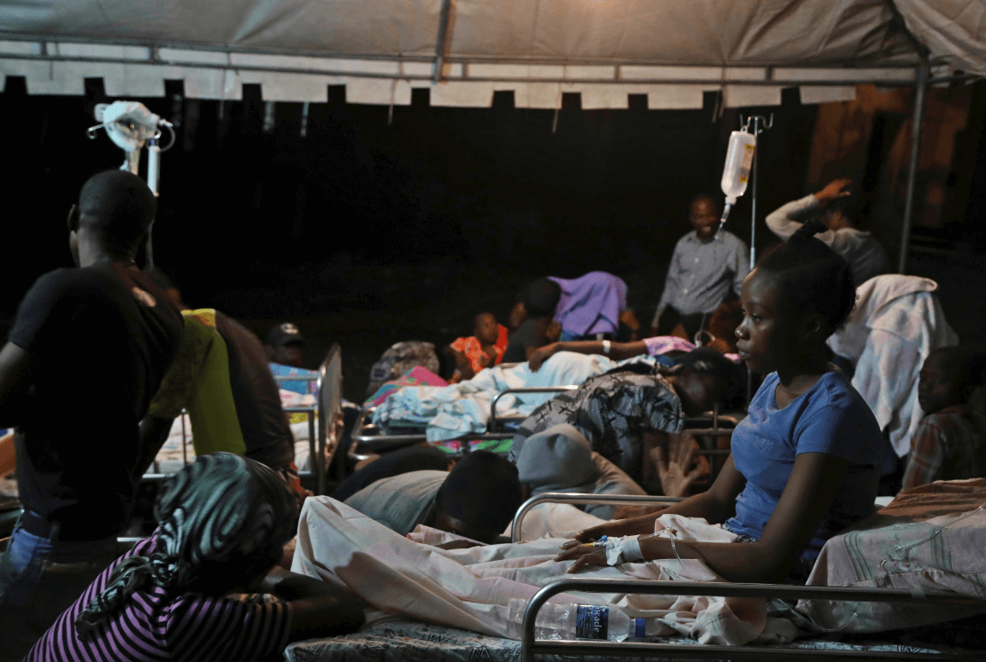 Heridos tras sismo en Haití. (Reuters)