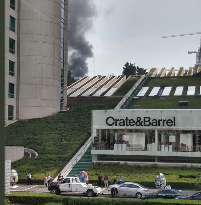 Se incendia depósito de vehículos en la carretera federal México-Toluca