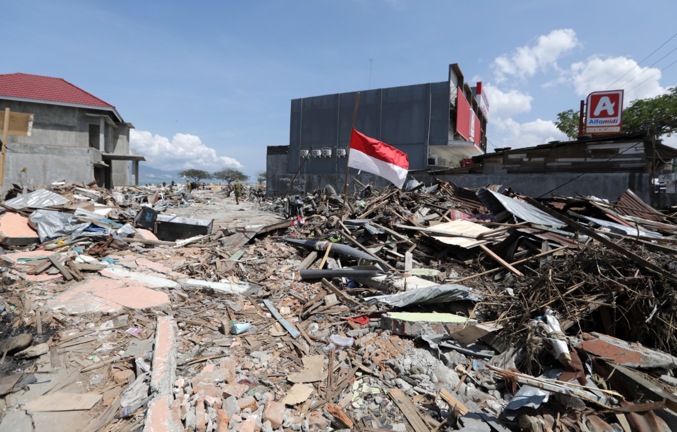 Aumentan a 2,045 los muertos por el terremoto y el tsunami en Célebes