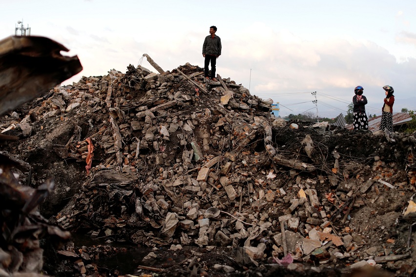 Indonesia: Suman 2 mil muertos por sismo y tsunami