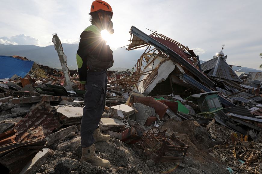 Suman mil 763 muertos y 5 mil desaparecidos por el sismo en Indonesia