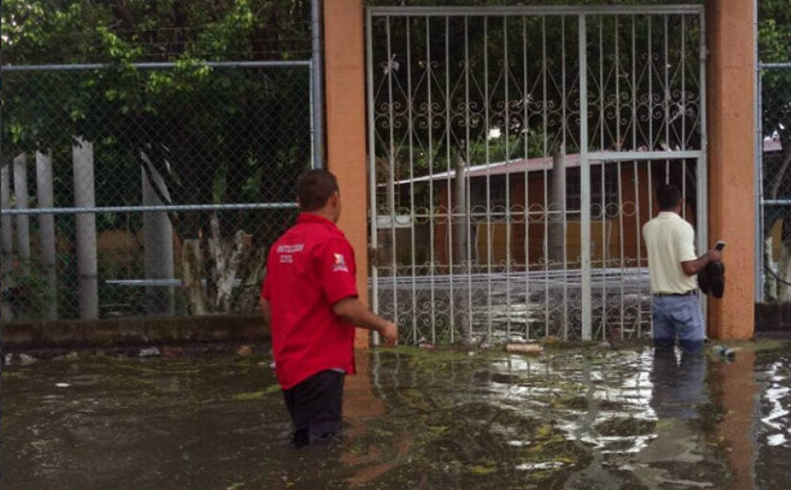 Clima Guerrero; desborda arroyo por lluvias en Atoyac