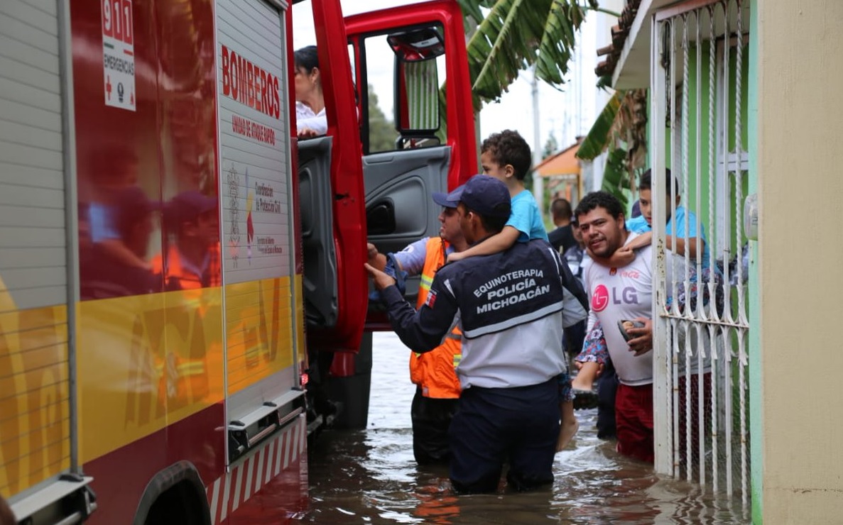 Suspenden clases en tres municipios de Michoacán por lluvias