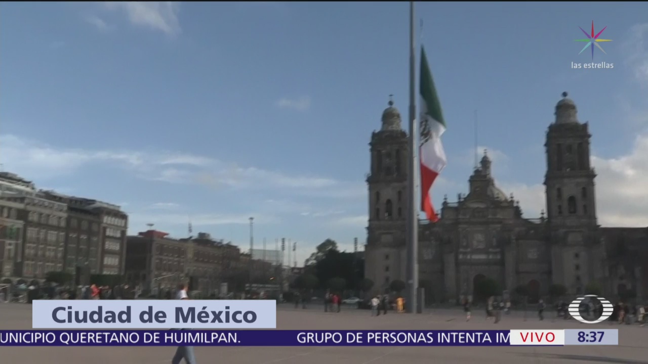 Izan bandera en Zócalo capitalino en honor al Movimiento