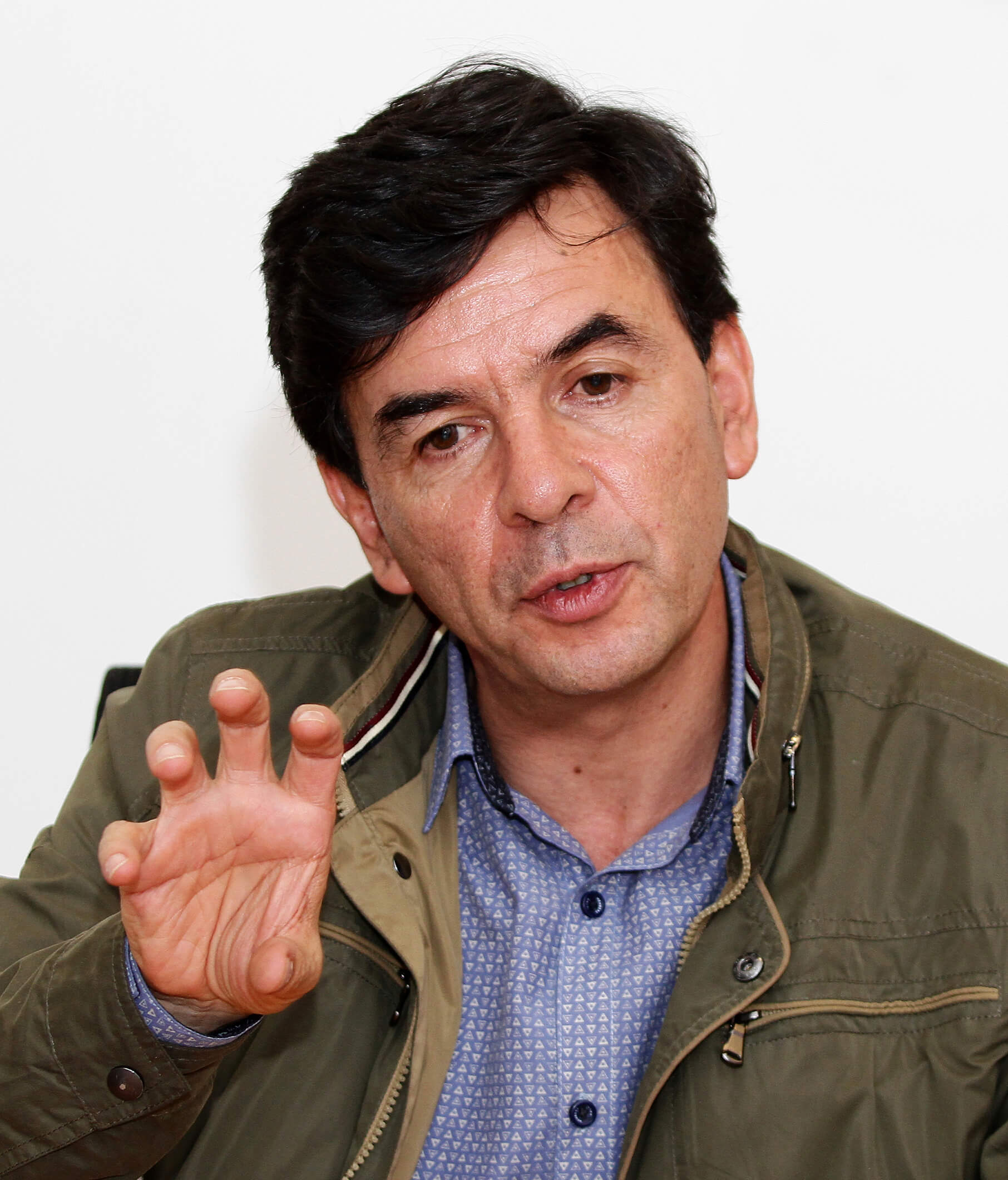 Jesús Ramírez niega sesgo en preguntas de consulta sobre nuevo aeropuerto