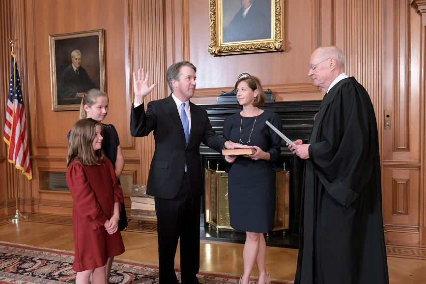 Kavanaugh jura como nuevo juez del Tribunal Supremo de Estados Unidos