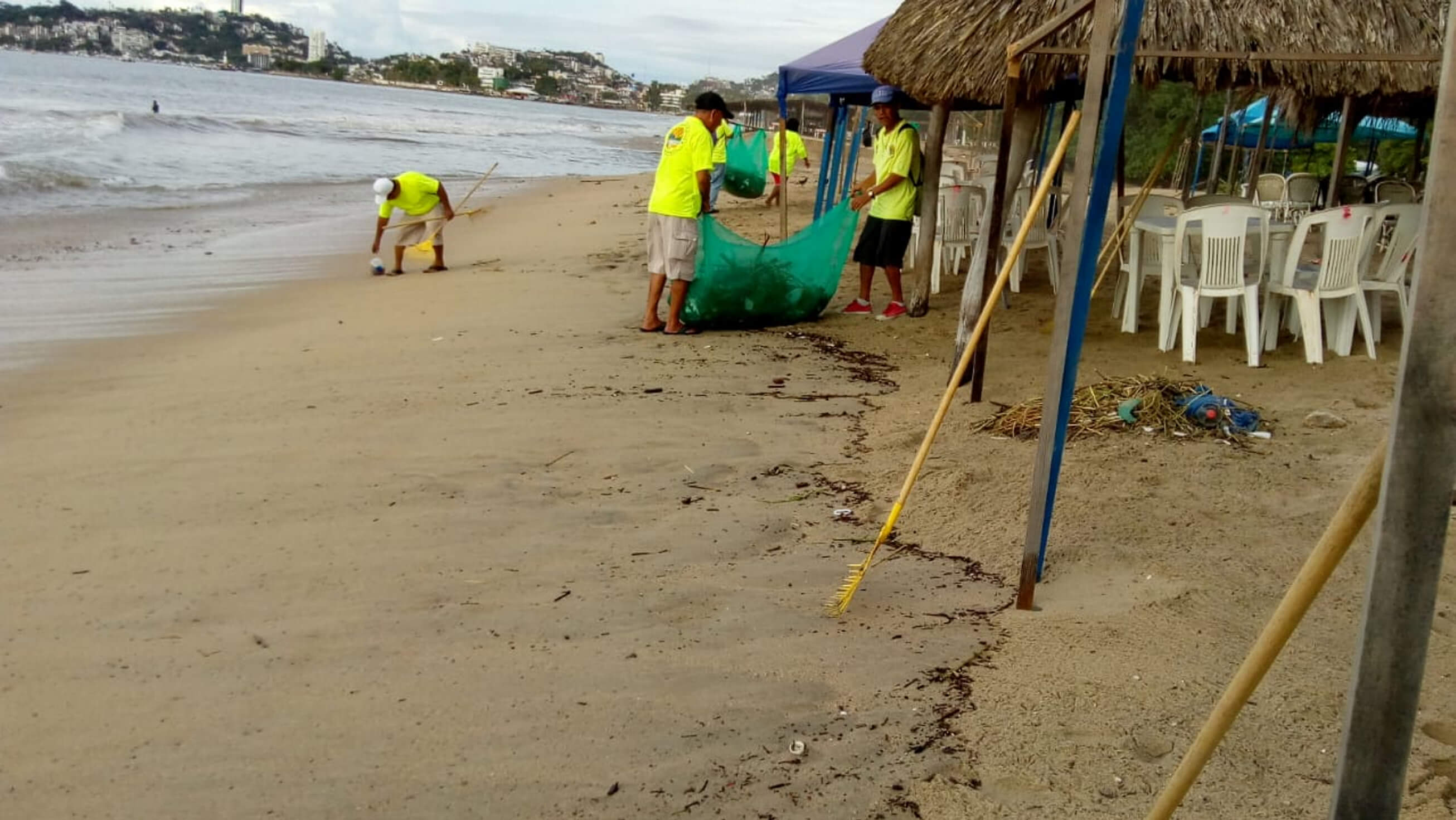 ‘Vicente’ provoca lluvias y encharcamientos en costas de Guerrero
