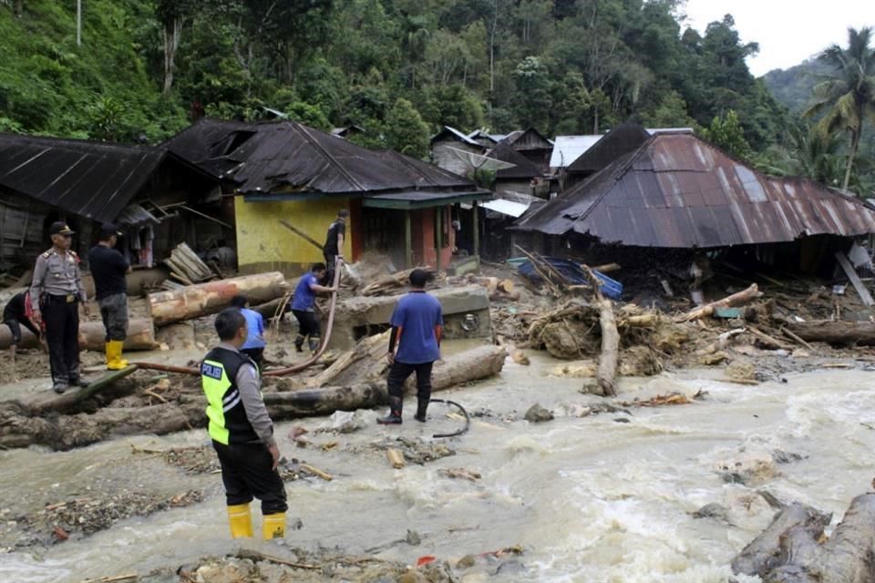 Lluvias torrenciales en Indonesia causan 22 muertos