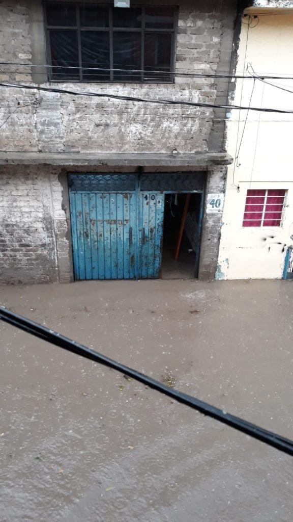 Lluvias inundan casas y avenidas en Ticomán