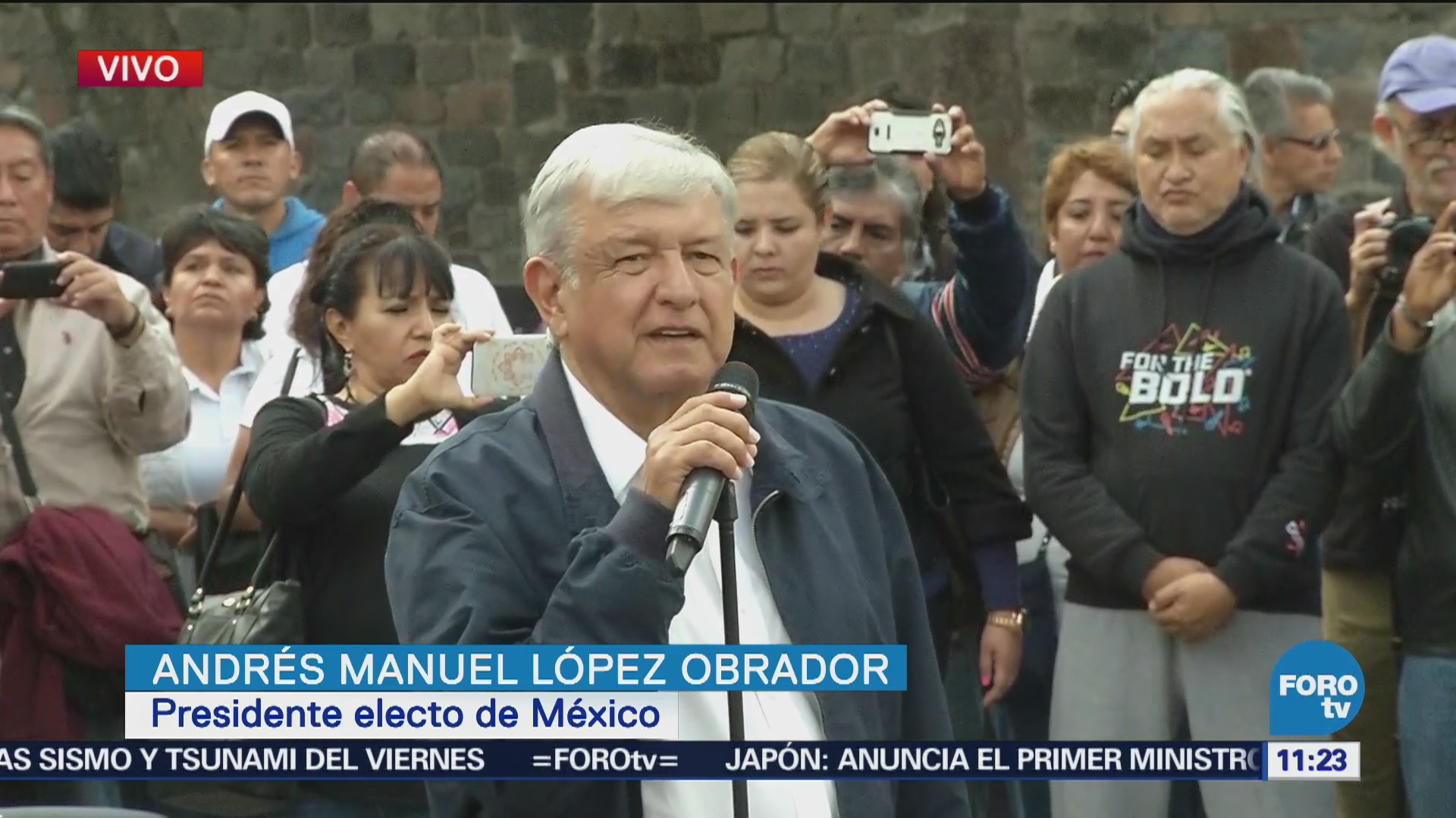 López Obrador da mensaje en la Plaza de las Tres Culturas