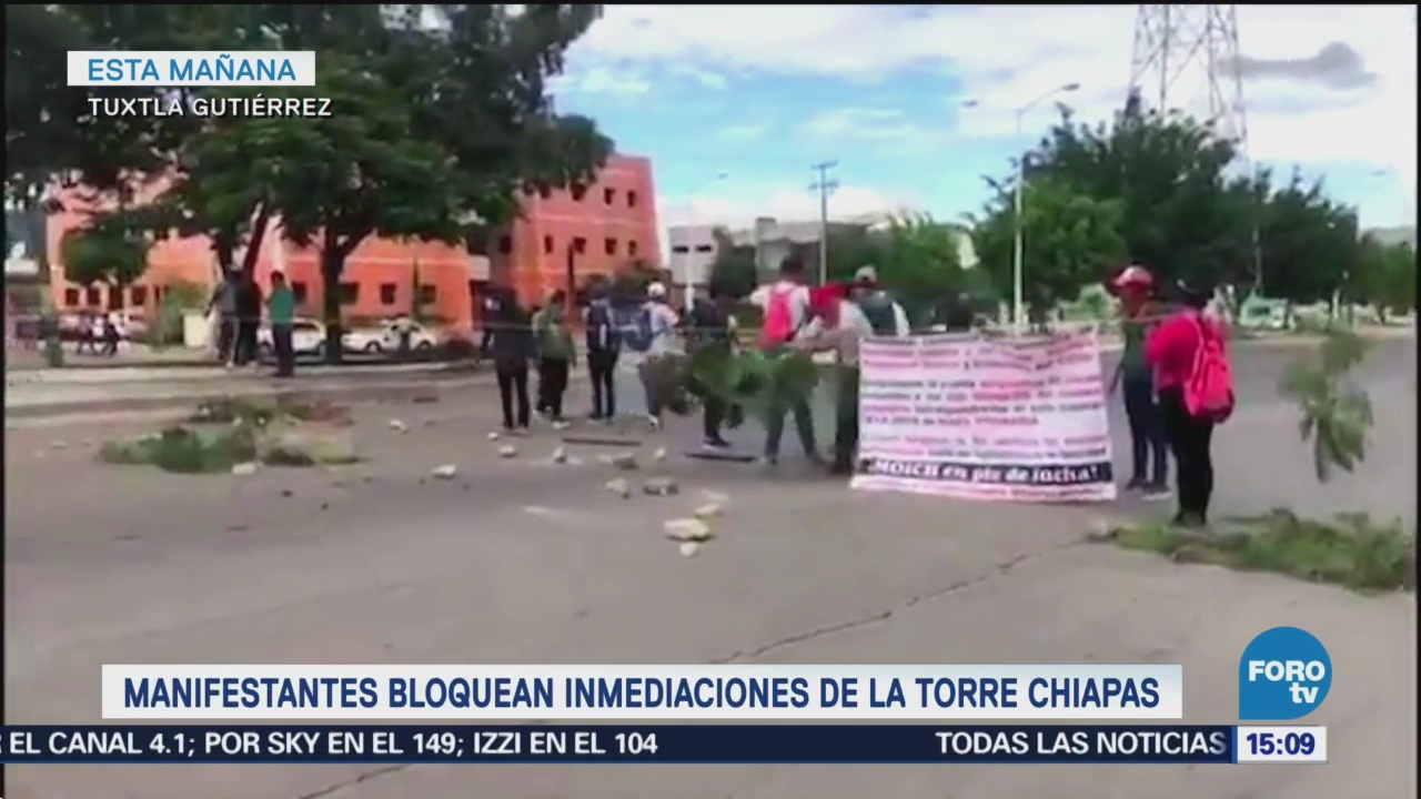 Manifestantes bloquean la Torre Chiapas