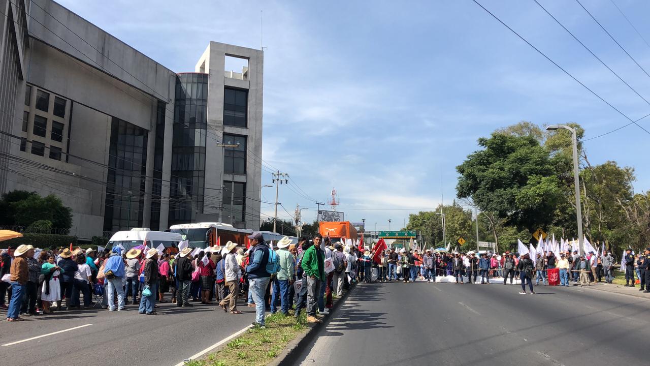 Manifestantes realizan bloqueo en avenida Constituyentes