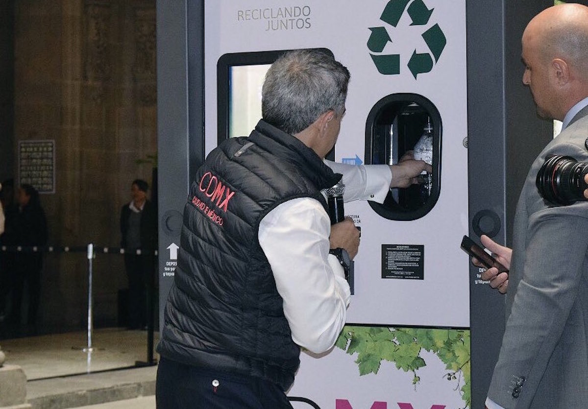 Maquinas-Recicladoras-Transporte-Publico-BioBox-PET