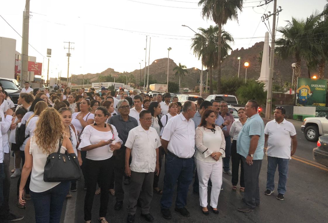 Marchan en Guaymas para exigir paz tras ataques a policías