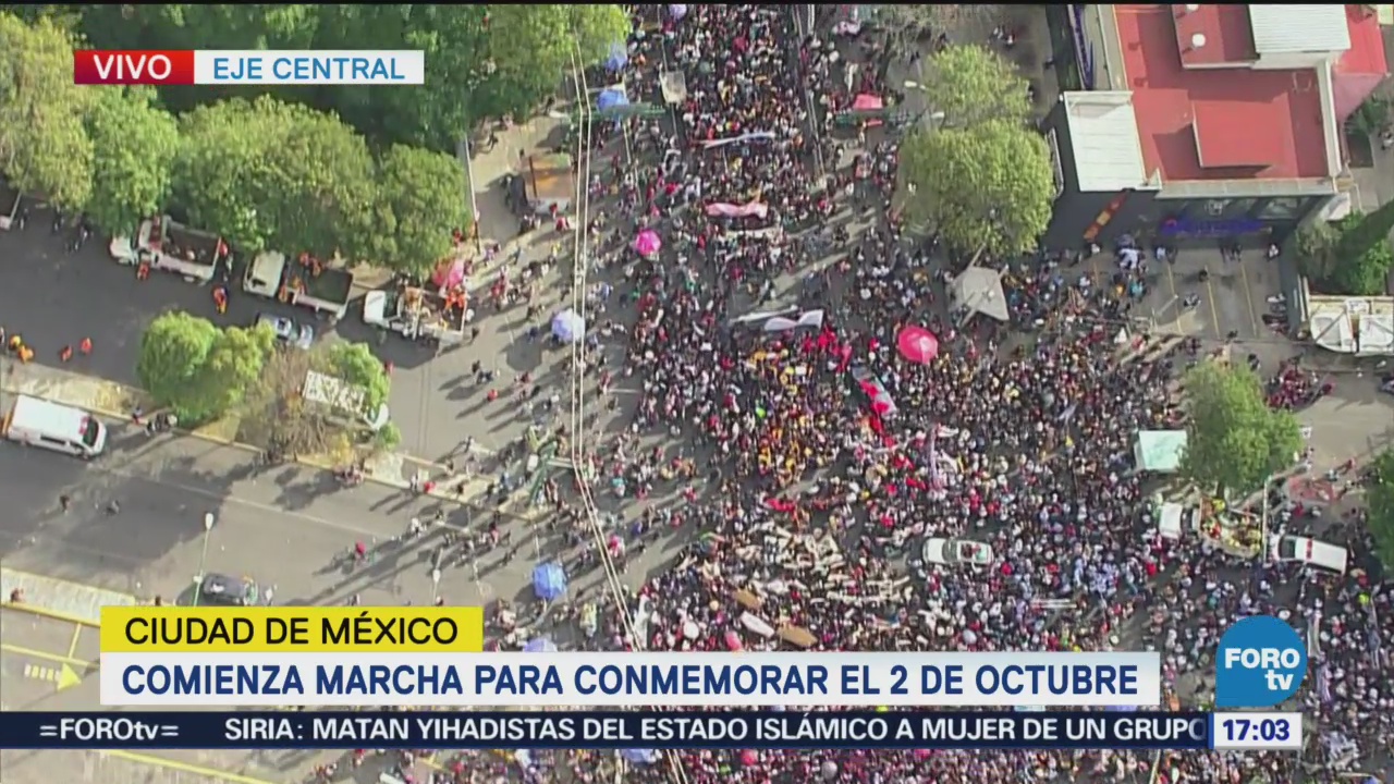 Marchan para conmemorar 50 años de la matanza de Tlatelolco