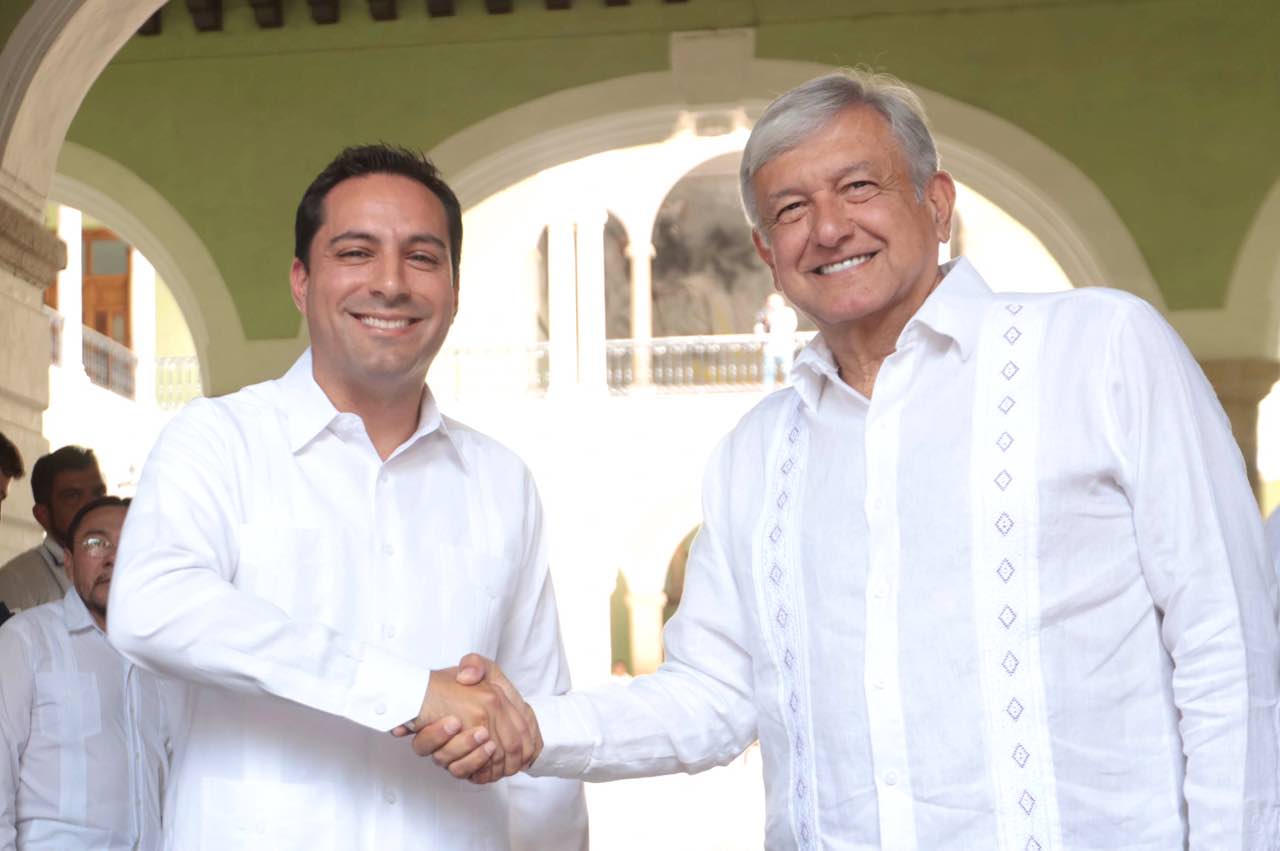 AMLO analiza planes de desarrollo con el gobernador de Yucatán