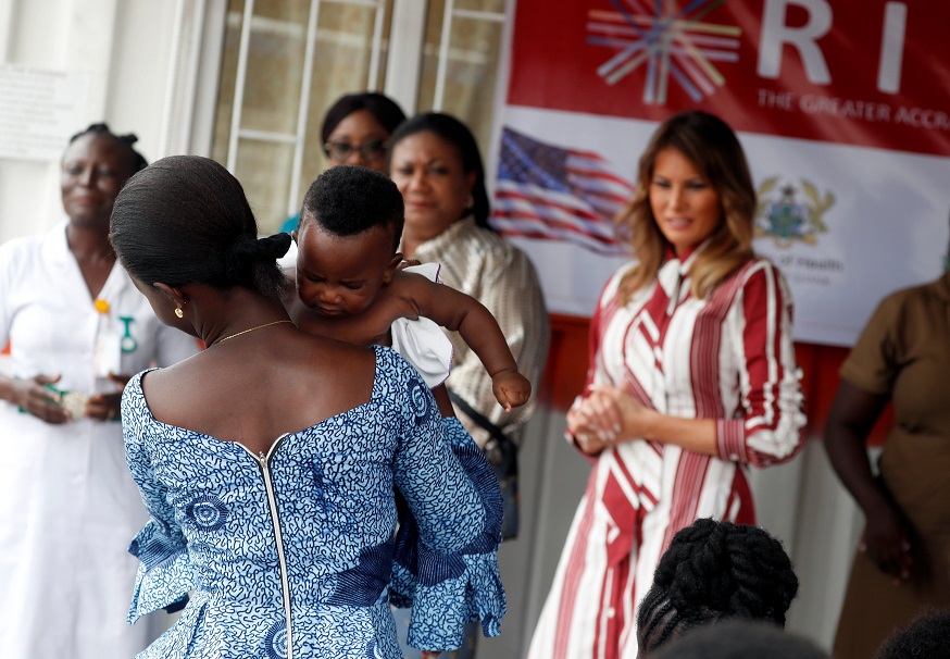 Melania Trump en África; llega a Ghana en su primera escala