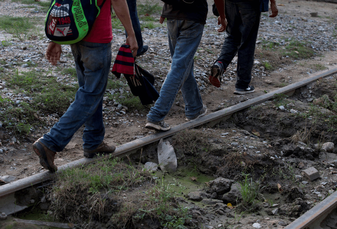 Migrantes centroamericanos continúan su avance hacia Estados Unidos. (AP) 
