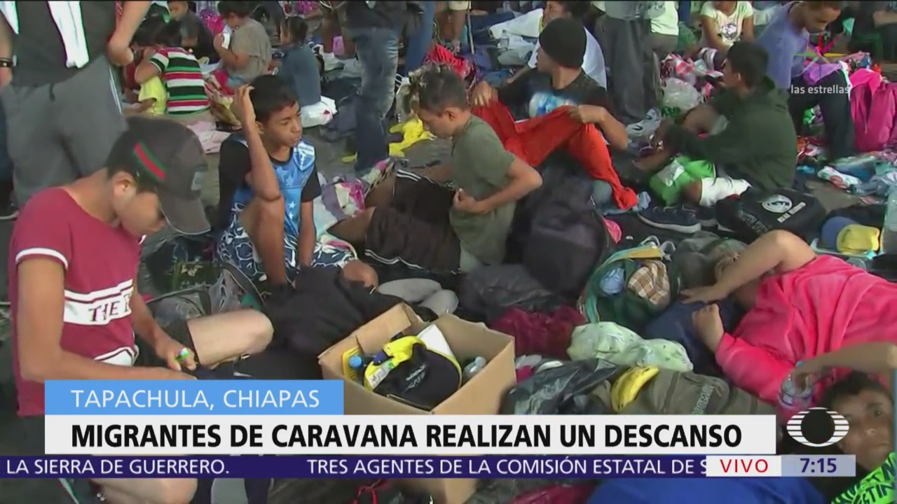 Migrantes centroamericanos pasan la noche en calles de Tapachula