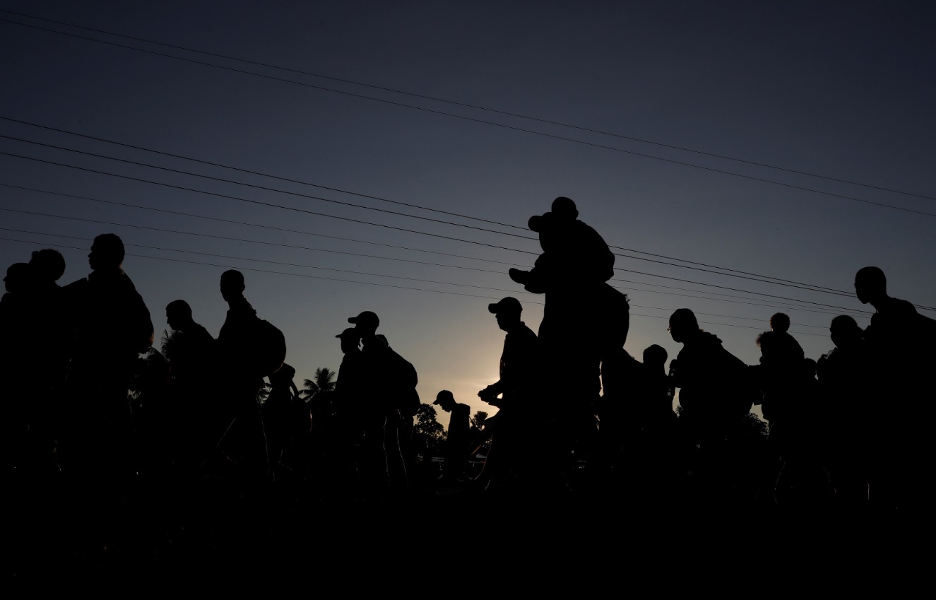 Proponen puente humanitario para caravana migrante en su paso por México