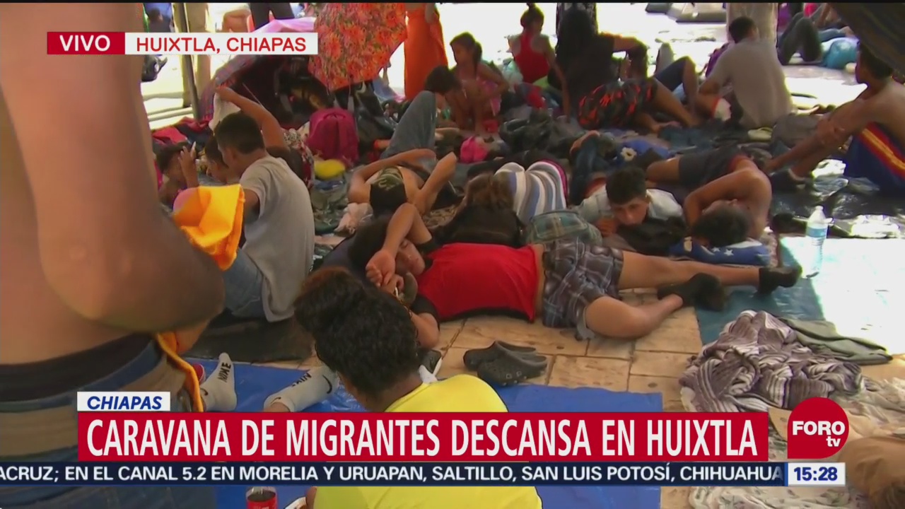 Migrantes descansan en Huixtla, Chiapas