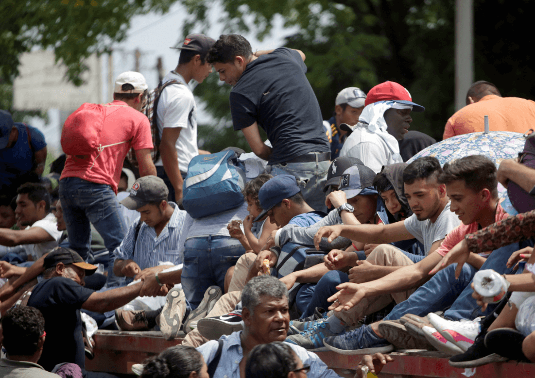 Migrantes hondureños en Guatemala, se dirigen a México. (AP) 
