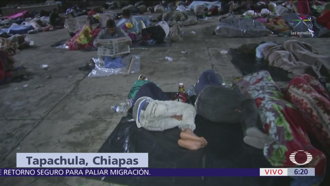 Migrantes hondureños pasan su primera noche en Tapachula, Chiapas