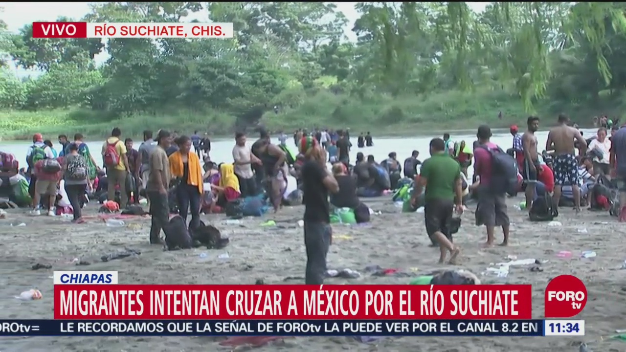Migrantes intentan cruzar a México por río Suchiate