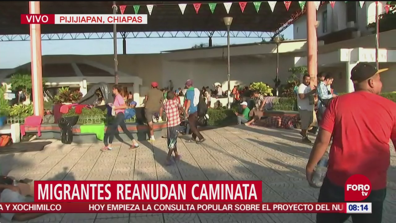 Migrantes reanudan caminata desde Pijijiapan, Chiapas