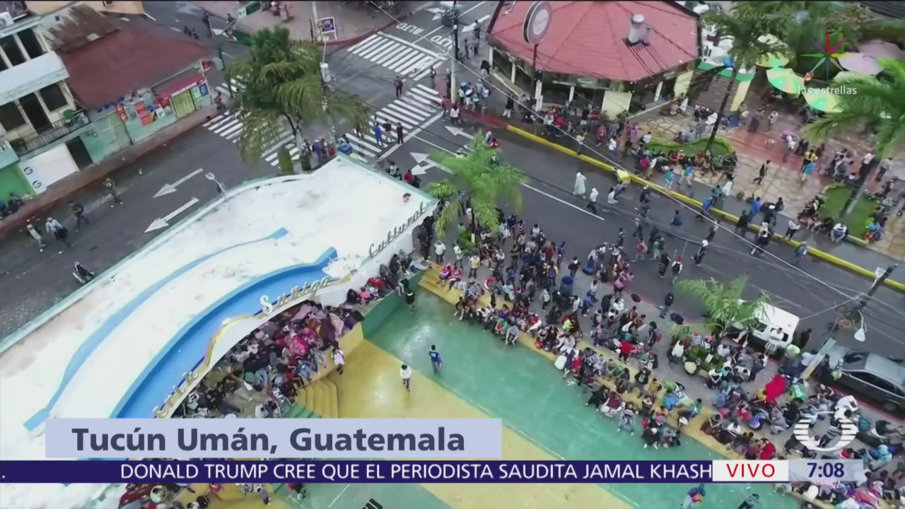 Migrantes se concentran en plaza central de Tecún Umán, Guatemala