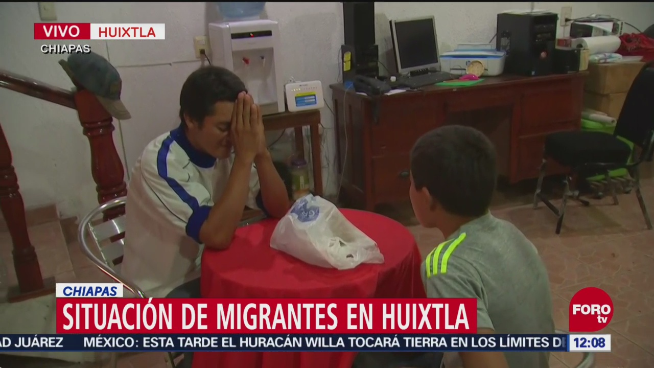 Mujer ayuda a migrante que extravió su hijo en Tapachula