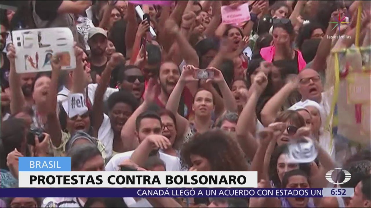 Mujeres marchan en Brasil contra machismo de Jair Bolsonaro