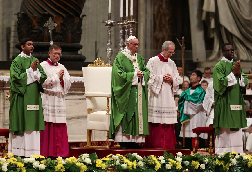Papa Francisco pide perdón a jóvenes por no ser escuchados