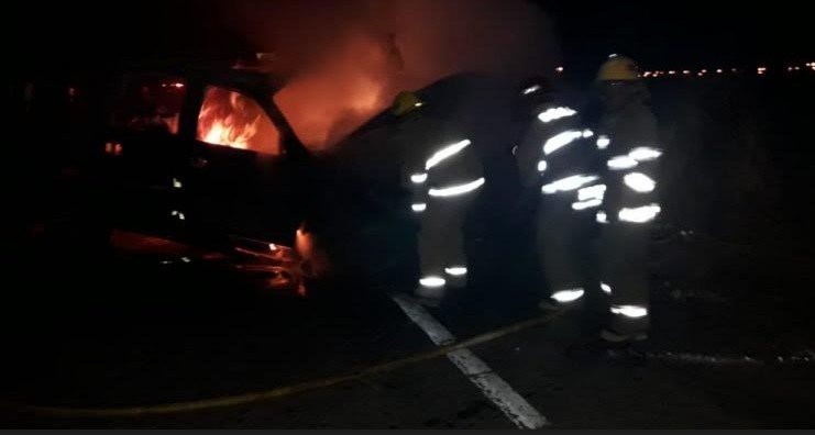 Se incendia patrulla tras choque en Teuchitlán, Jalisco