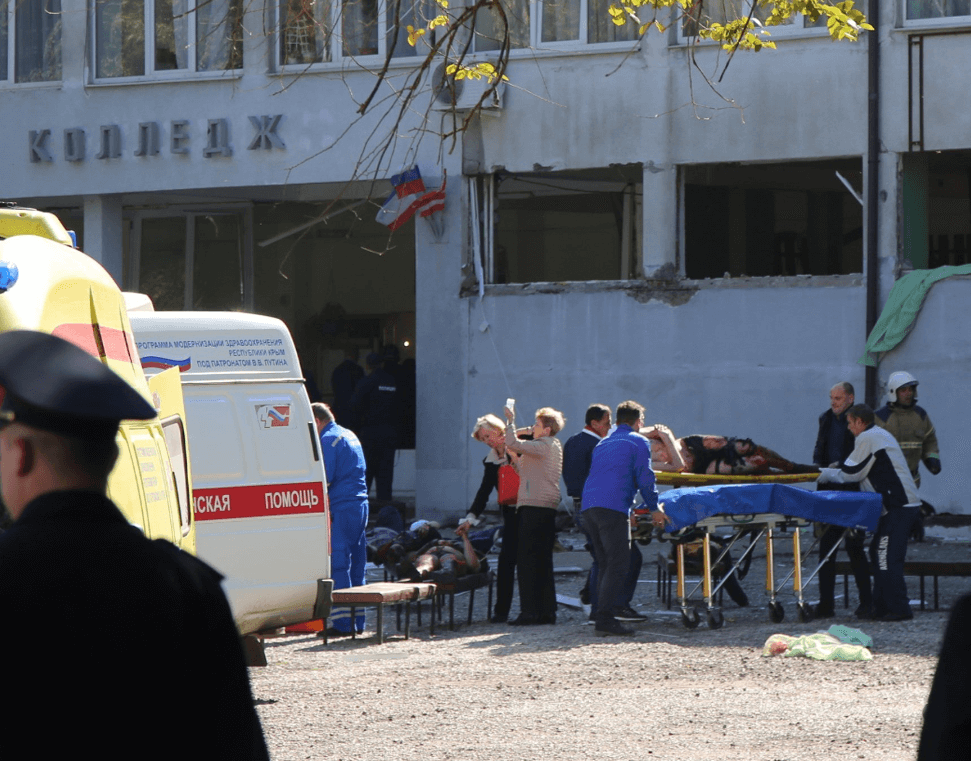 Tiroteo y explosión en escuela de Crimea deja 18 muertos; el autor, un estudiante