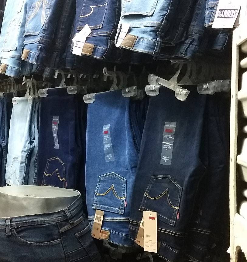 PGR decomisa más de 11 mil pantalones de mezclilla