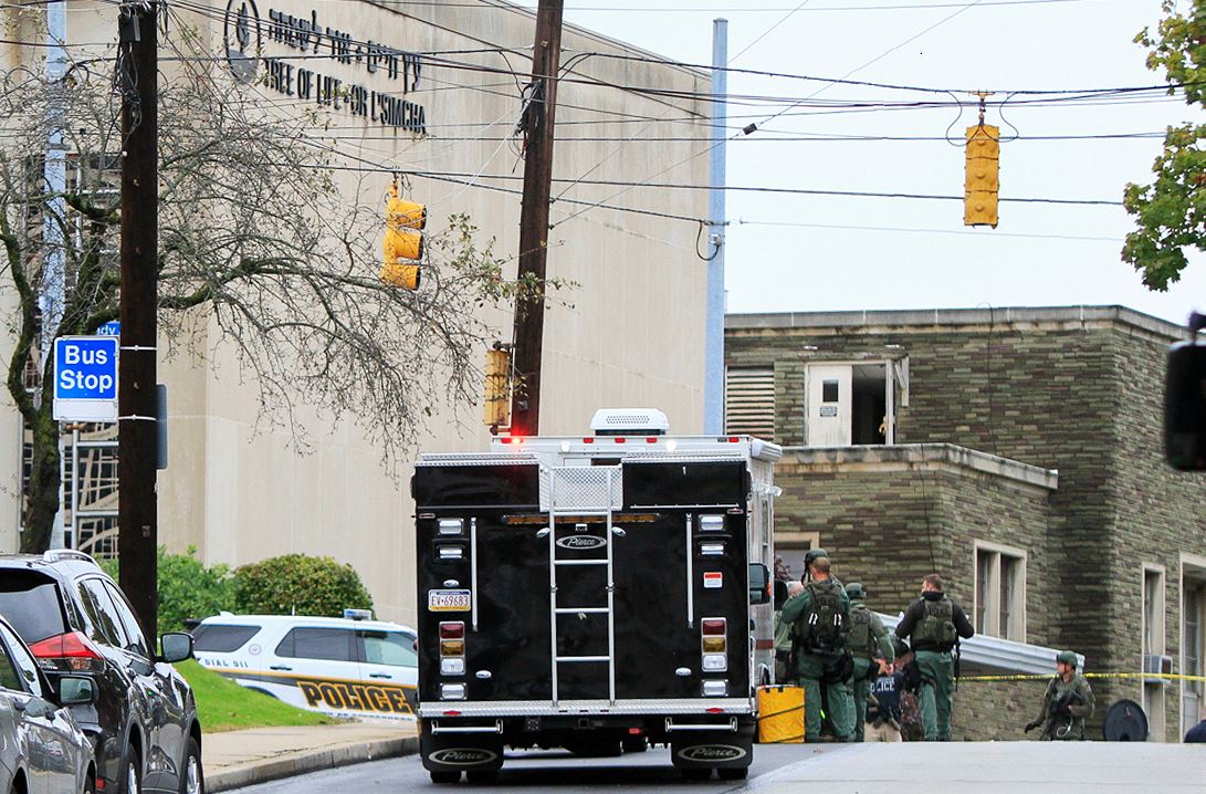 Suman 11 muertos por tiroteo en sinagoga de Pittsburgh