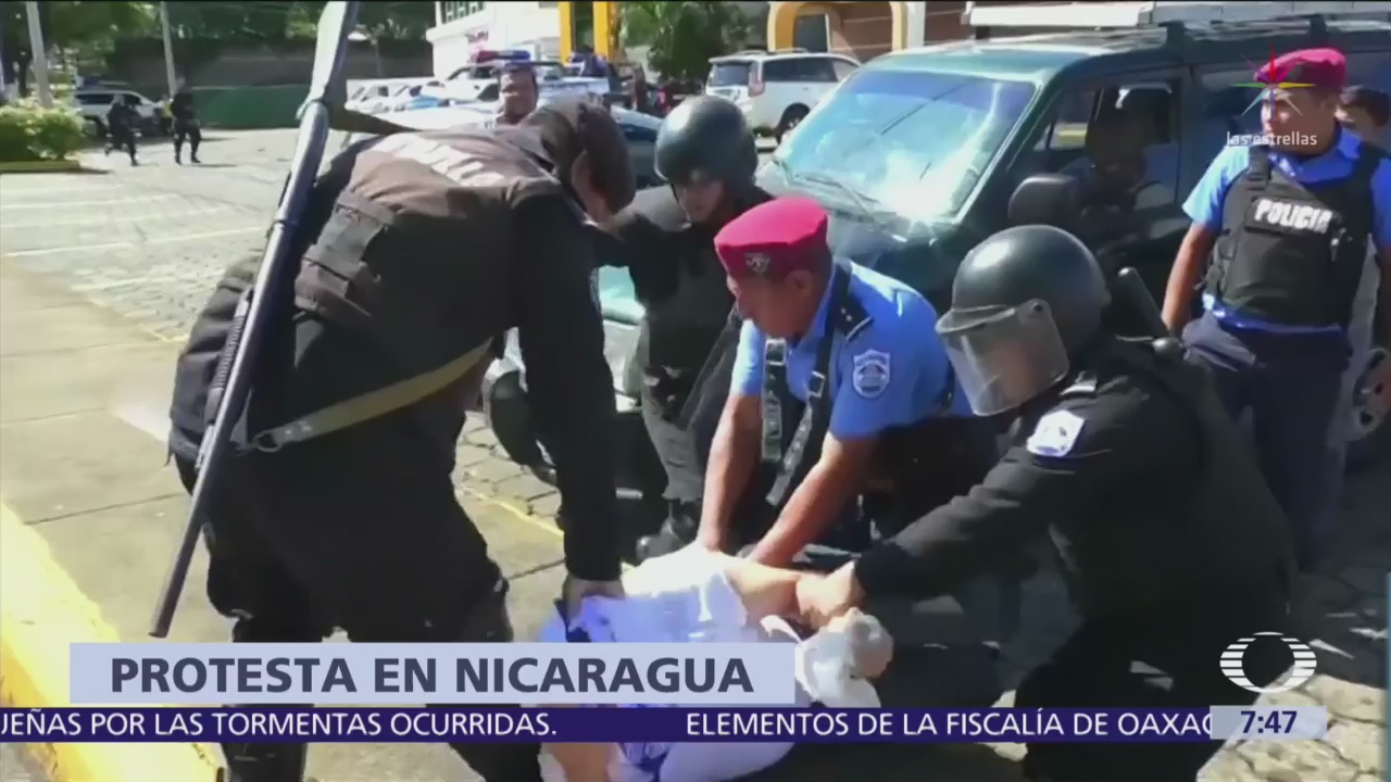 Policía de Nicaragua reprime protesta contra gobierno de Daniel Ortega