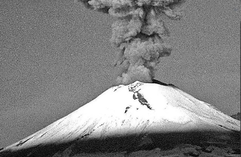 Popocatépetl lanza explosión con contenido de ceniza