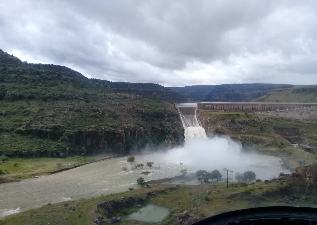 Desfogan presa Guadalupe Victoria en Durango tras impacto de 'Willa'