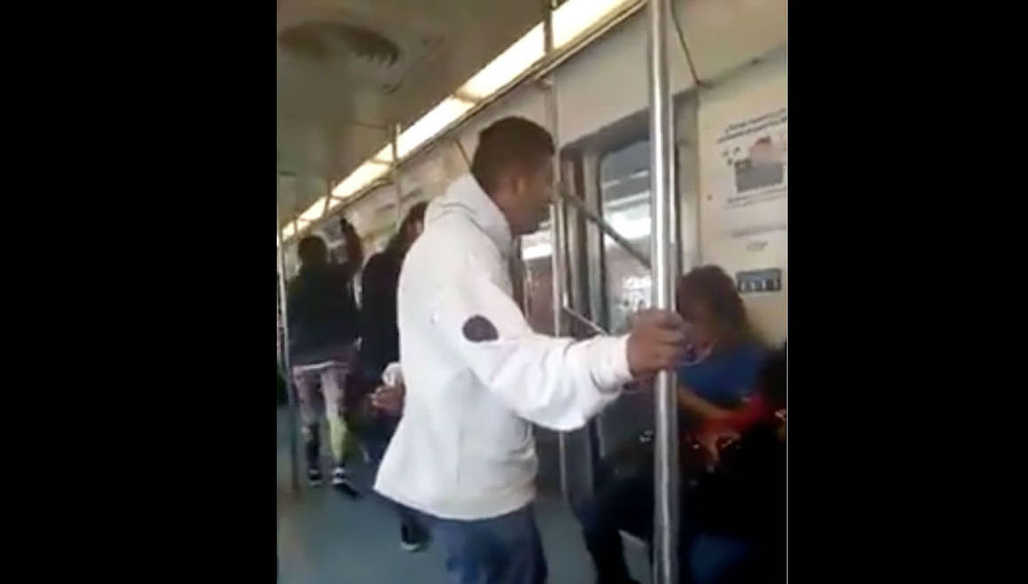 Video: Arrojan del metro a presunto invidente que insultaba a mujeres
