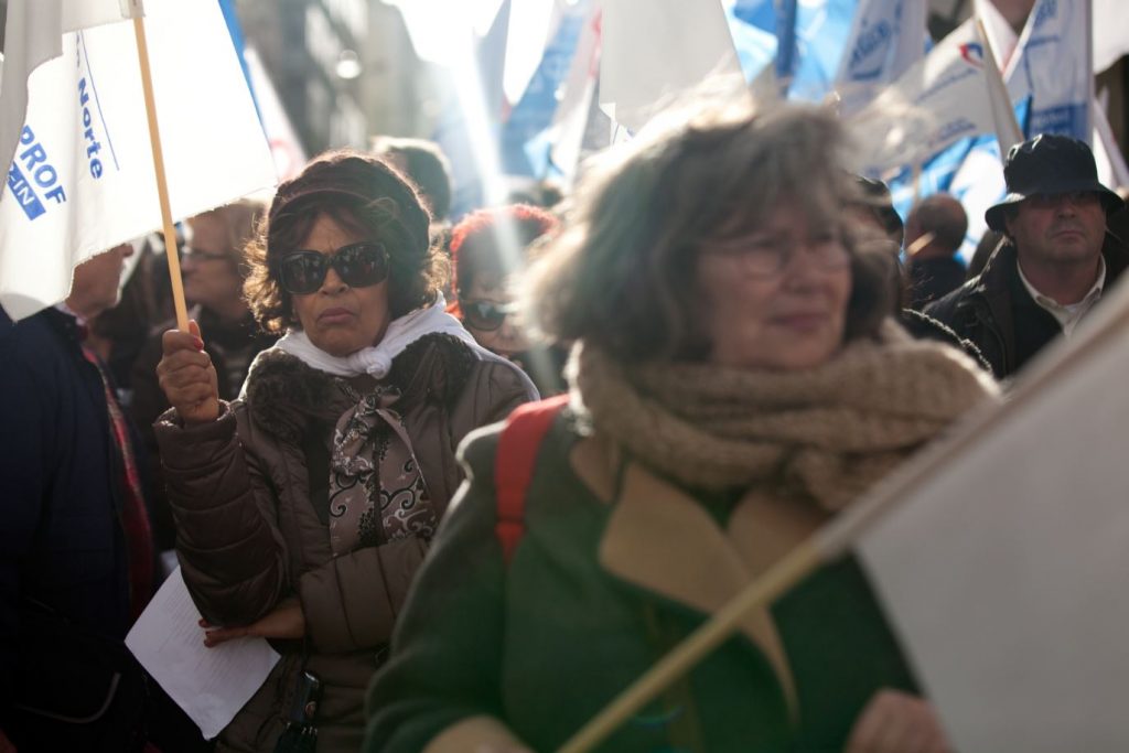 Profesores retirados protestan en las calles de Lisboa en 2014, tras 5 años de salarios y pensiones congelados