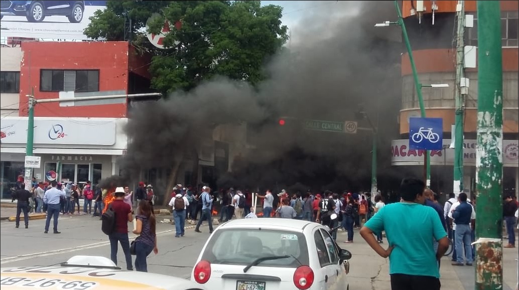Maestros protestan en Chiapas; exigen asignación de plazas