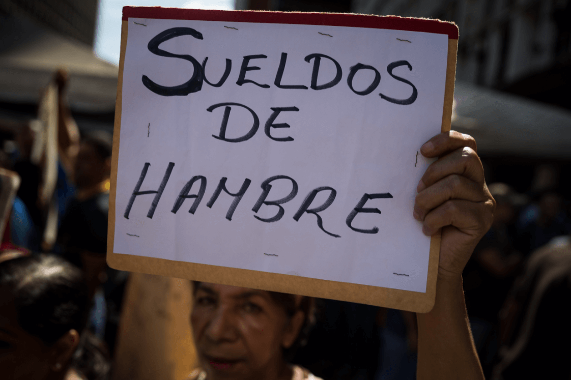 Venezuela: Retan a Maduro a vivir con sueldo de trabajador