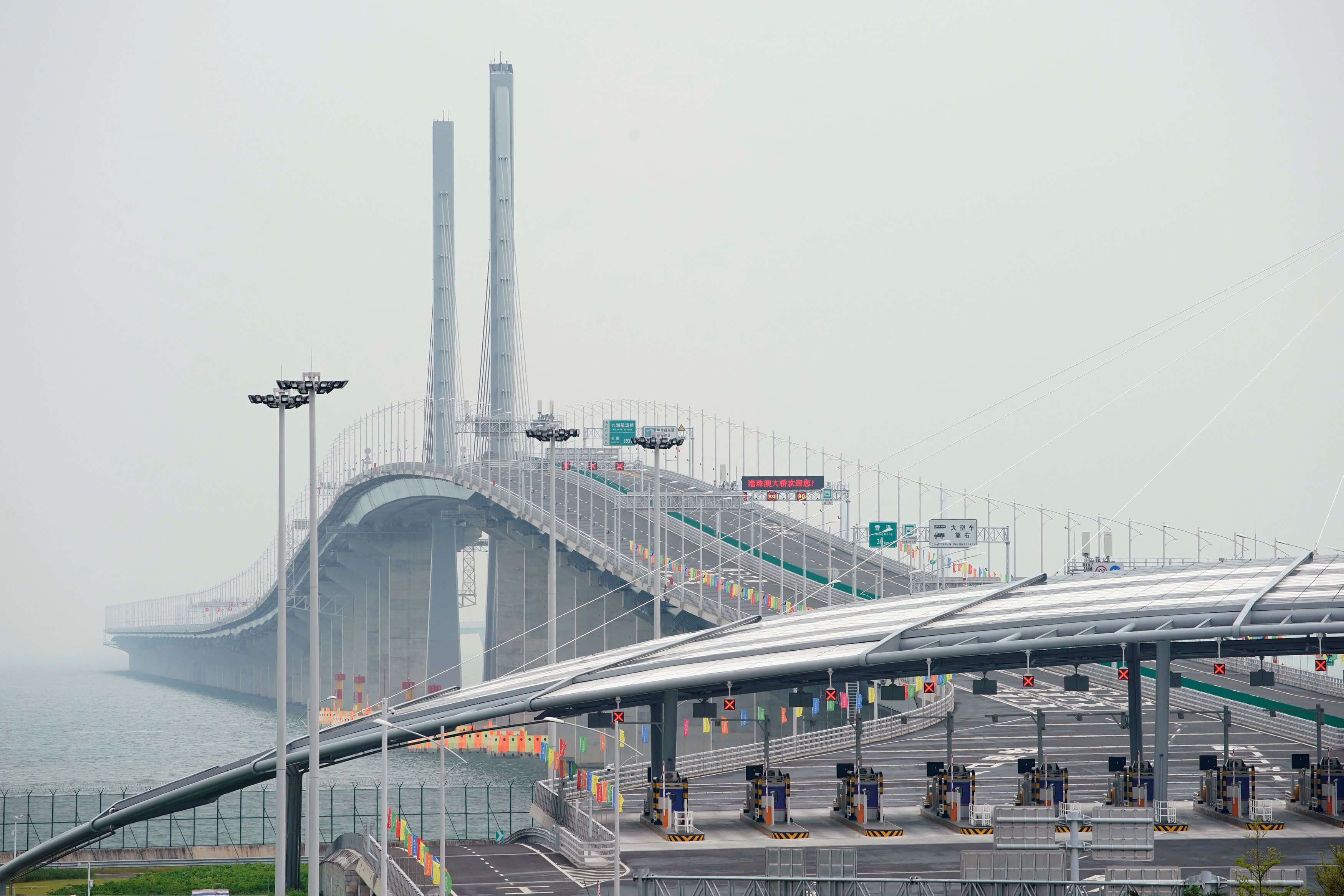 Xi Jinping inaugura el puente marítimo más largo del mundo
