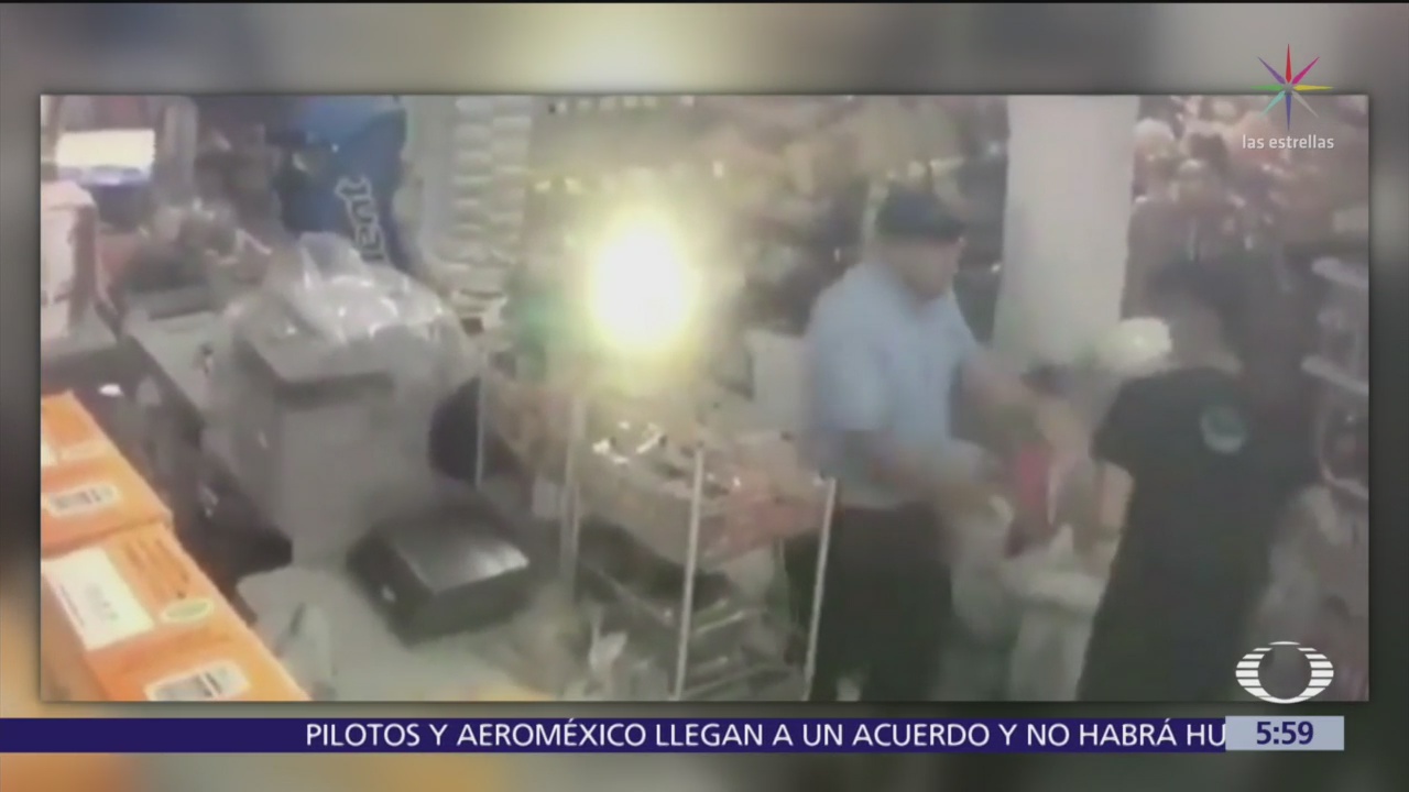 Repartidores roban tienda de abarrotes en Monterrey
