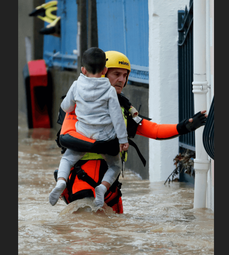 Rescate de afectados por inundaciones en Francia. (EFE) 